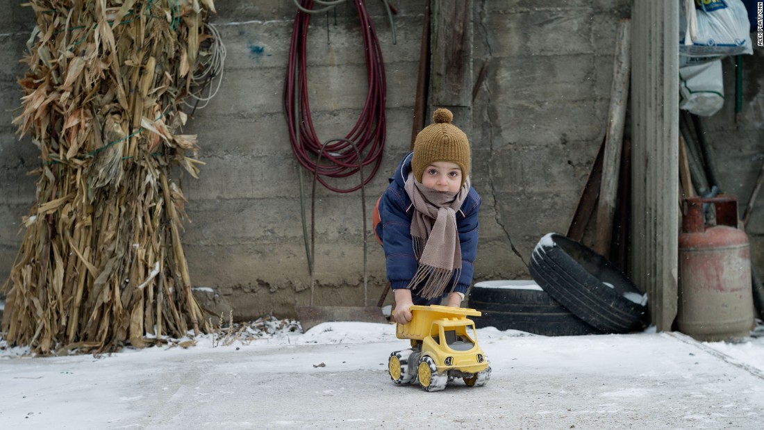 170103113355-07-georgia-farmer-russia-border-l1002297-edit-super-169